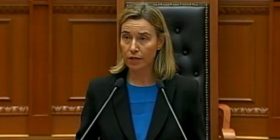 Mogherini: BE i gëzohet liberalizimit të vizave për Kosovën