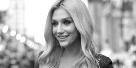 Kesha, “topless” për të dhënë një mesazh! (Foto)