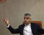 Kryetari i ri i Londrës Sadik Khan flet shqip (Foto)