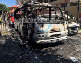 Flakë në autobusin me besimtarë, një e vdekur, 12 të plagosur (VIDEO)