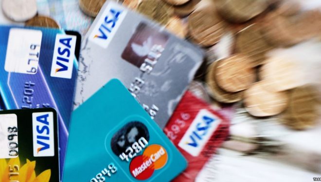 Teknologjia bankare zëvendëson punëtorët