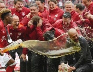 Bavarezët festojnë titullin, Guardiola shfaqet triumfant para lamtumirës (Foto)