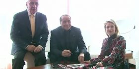 Berlusconi i hap rrugën shitjes së Milan