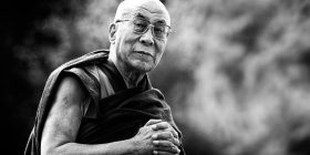 Recetën e Dalai Lamës për lumturinë e ka vërtetuar edhe shkenca