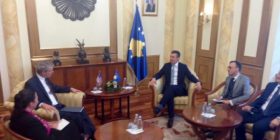 Fillon takimi mes Ambasadorit Delawie dhe Veselit