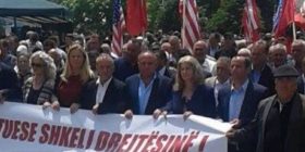 Protestë në Deçan kundër vendimit për pronat e Manastirit