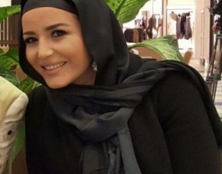 Deputetja bukuroshe e PS-së, shkon në xhami
