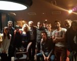 Gjirafa.com rikthen për të gjithë shqiptarët serialin më popullor “Kafeneja Jonë” (FOTO)