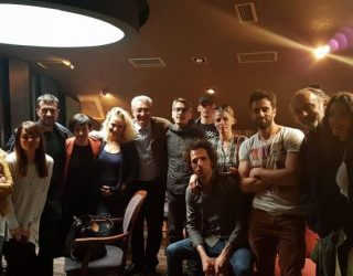 Gjirafa.com rikthen për të gjithë shqiptarët serialin më popullor “Kafeneja Jonë” (FOTO)