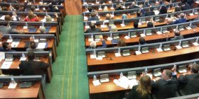 Analistët: Pozita dhe opozita t’i marrin seriozisht porositë e Joe Biden