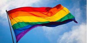 Për Ditën kundër Homofobisë, EULEX-i ngre flamurin e LGBT-së në objektet e veta