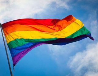Për Ditën kundër Homofobisë, EULEX-i ngre flamurin e LGBT-së në objektet e veta