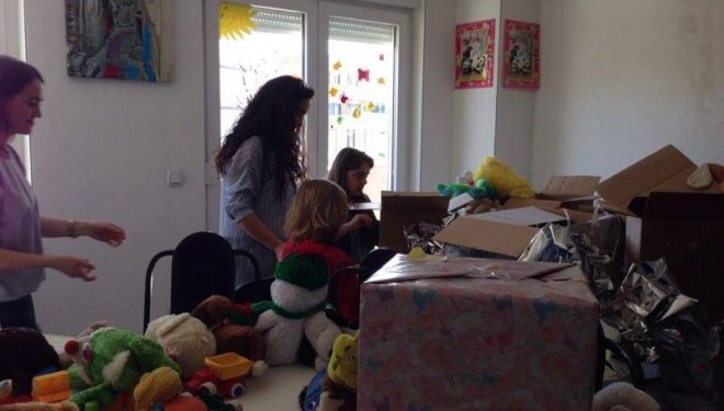 Rotaraktët gjilanas dhurojnë lodra për Qendrën e Kujdesit Ditor