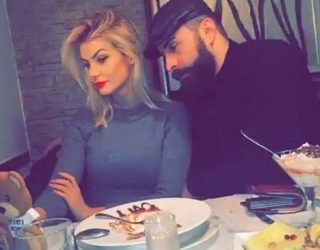 Kur Marinën e Getin i kaplon pasioni, madje në publik (Video) Kur Marinën e Getin i kaplon pasioni, madje në publik (Video)