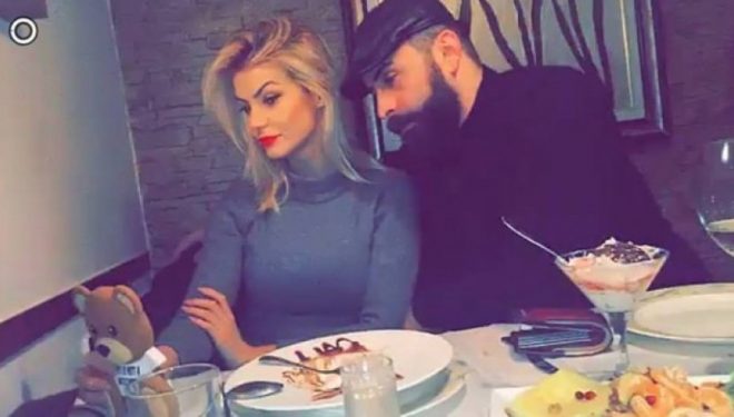 Kur Marinën e Getin i kaplon pasioni, madje në publik (Video)