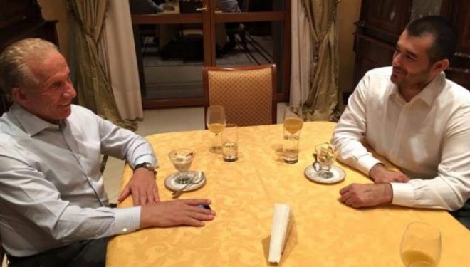 Labinot Tahiri zyrtarisht në politikë, i bashkohet AKR’së