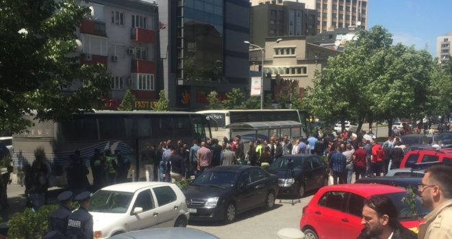Protestë e serbëve në Prishtinë për zbatim të ligjit të RTK-së