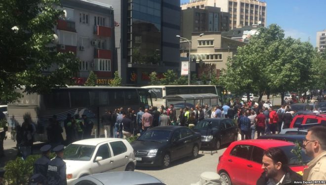 Protestë e serbëve në Prishtinë për zbatim të ligjit të RTK-së