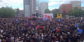 Populli proteston edhe pa Vetëvendosjen (FOTO)