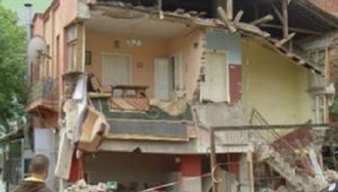 “Serbët i demoluan 63 shtëpi të tyre”