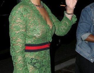 Rihanna s’heq dorë nga transparenca (Foto)