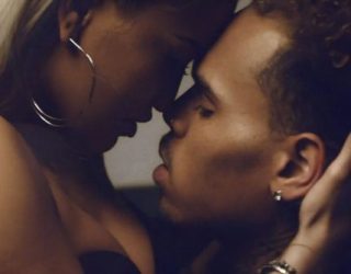 Publikohet foto e Ritës duke bërë seks me Chris Brown? (FOTO, +18)