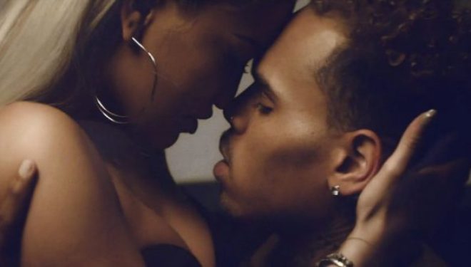 Publikohet foto e Ritës duke bërë seks me Chris Brown? (FOTO, +18)