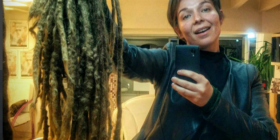Rona shfaqet me stilin e ri të flokëve (FOTO)
