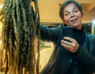 Rona shfaqet me stilin e ri të flokëve (FOTO)