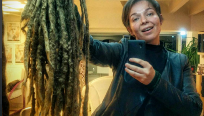 Rona shfaqet me stilin e ri të flokëve (FOTO)