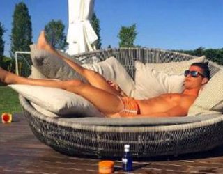Ronaldo, relaks në diell përpara finales