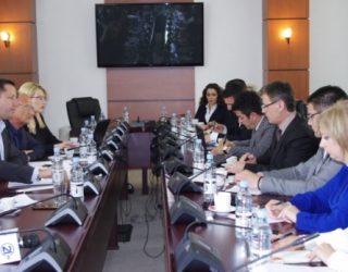 Deputetët: Askush nuk do të lejojë që RTK të mbetet pa pronë