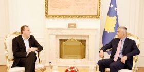 Thaçi e takoj selektorin e Kosovës në futboll
