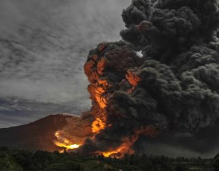Shtatë të vdekur nga vullkani në Indonezi