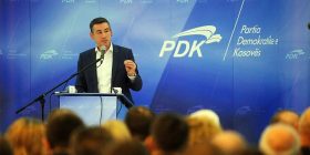 Mos u largoni nga atdheu, mos ju dorëzoni dëshpërimit