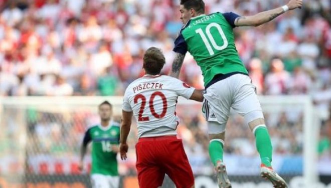 Polonia e mposht Irlanden Veriore