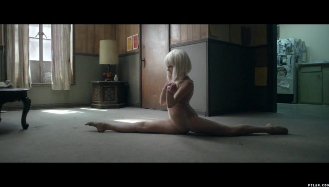 Sia zbulon padashje fytyrën në koncert
