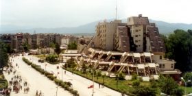 40-vjeçari hidhet nga kati i 4-të në Gjakovë (Video)