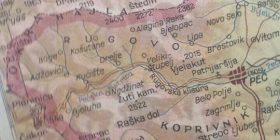Atlasi gjeografik i vitit 1961: Kufini i Kosovës asht në Çakorr (Foto)