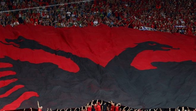 Kuqezinjtë e kanë fituar europianin e tifozëve (Video)