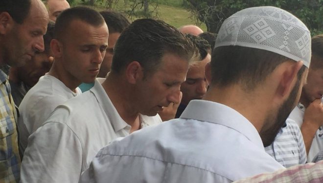 Tragjike: Kur babai fut në dhe fëmijët e tij (Foto)