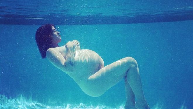 Alanis Morissette, foto nudo nën ujë (Foto)
