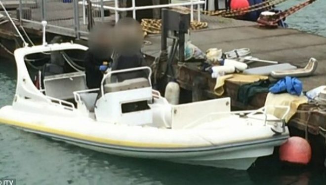 Daily Mail: Trafikantët u ofrojnë para peshkatarëve britanikë për të sjellë emigrantët shqiptarë
