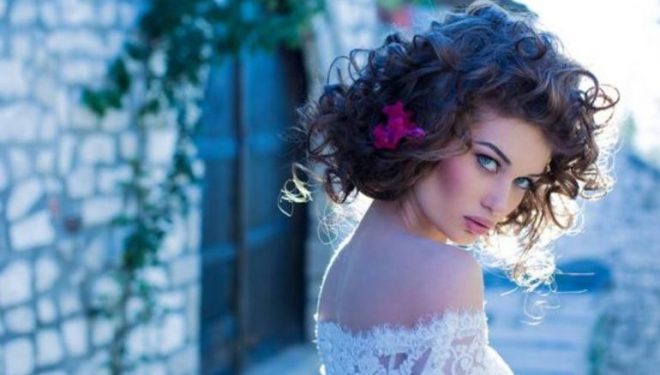 “Miss Universe Albania 2015” nuk ia dorëzon kurorën pasardhëses së saj (Foto)