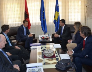 Zhbogar i tha Bahtirit: T’i shpalli zgjedhjet nëse nuk e pranon marrëveshjen që ndan dy komunat e Mitrovicës, në favor të serbëve!