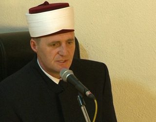 A e dini që kryeimami Bajgora është tekstshkrues këngësh (Foto/Video)