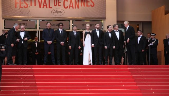 Burokratët kulturorë, bashkë edhe gruaja e ministrit Shala, shëtitën në Cannes me taksat e qytetarëve (VIDEO)