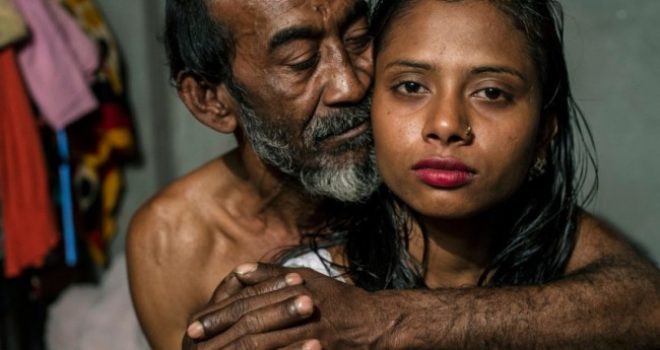 Bordello në Banglladesh! Ja në çfarë kushte bëjnë seks të miturat (Foto)