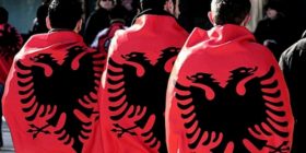 Shikuan ndeshjen, paditet pronari i lokalit