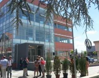 Komuna e Graçanicës “masakron paranë publike”, shpenzon miliona euro kundërligjshëm